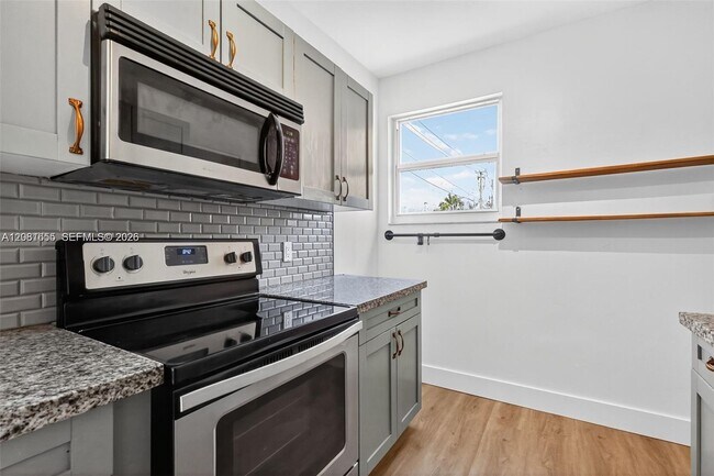 Building Photo - 7207 Bay Dr