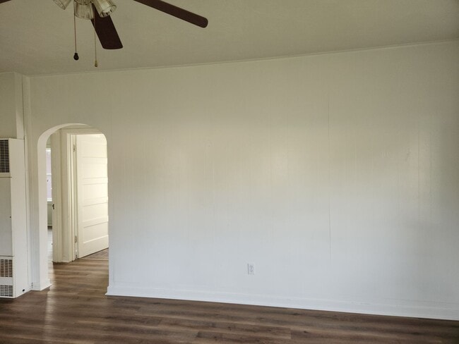 Building Photo - 3-bedroom 1 bath single family dwelling