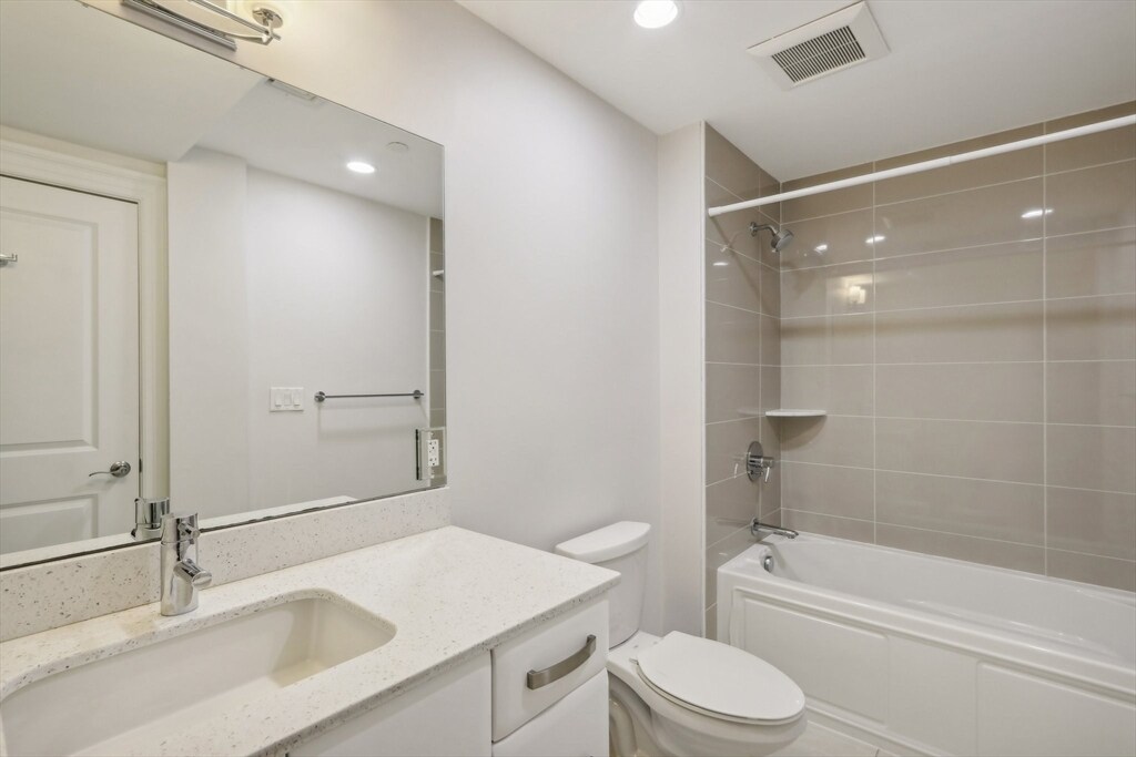 Building Photo - 1471 Beacon St