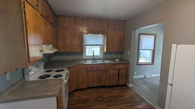 Building Photo - 2 bedroom, 1 bath house