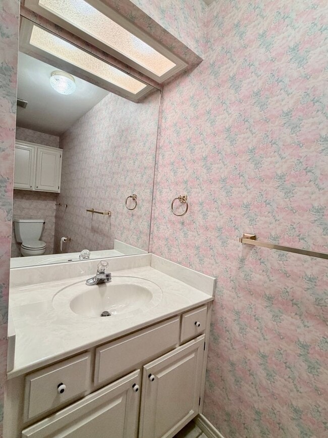 Building Photo - 219 Oak Hill Dr