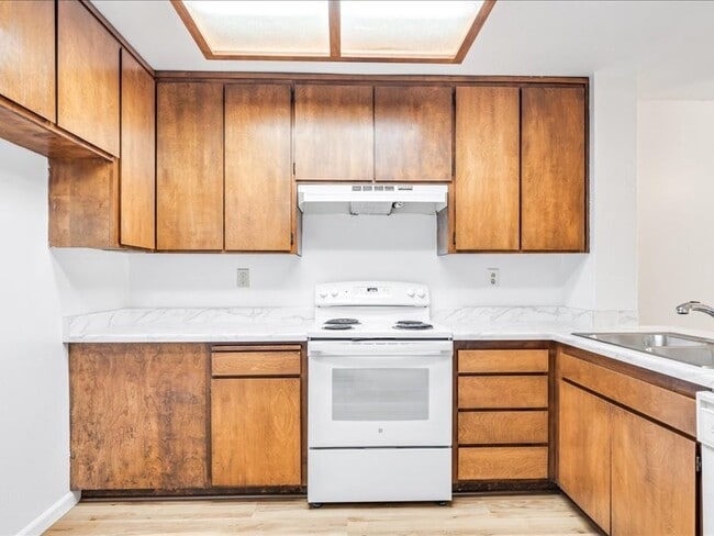 Building Photo - Healdsburg 2BR/1.5 Condo, 2 story, walk to...