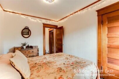 Building Photo - 980 6th St E