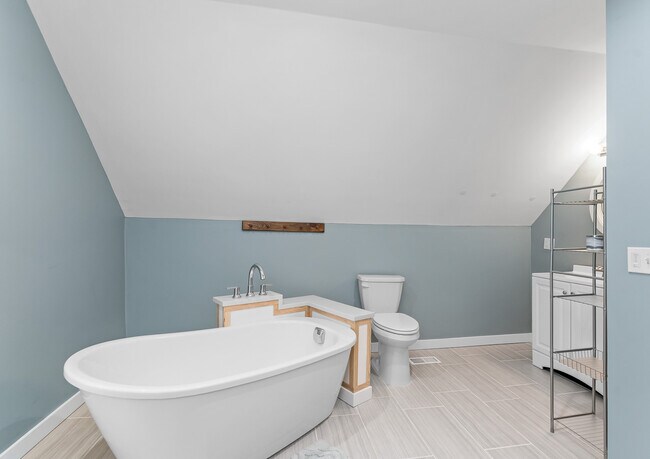 Soaking tub - 1110 W Grand Ave