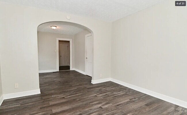 Building Photo - "Charming 2-Bedroom Duplex Retreat on N Dr...
