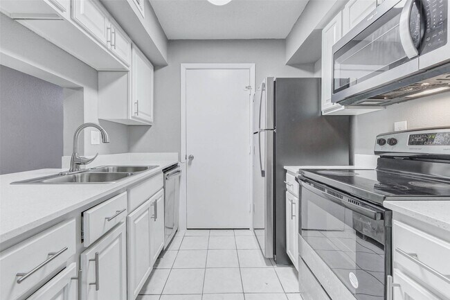 Building Photo - 12611 Ashford Meadow Dr