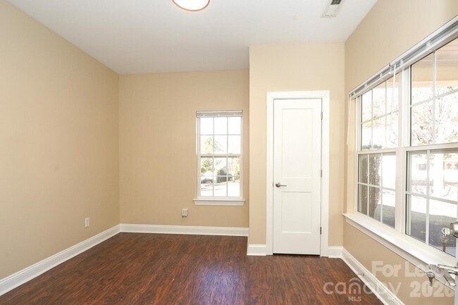 Building Photo - 10122 Victoria Blake Dr