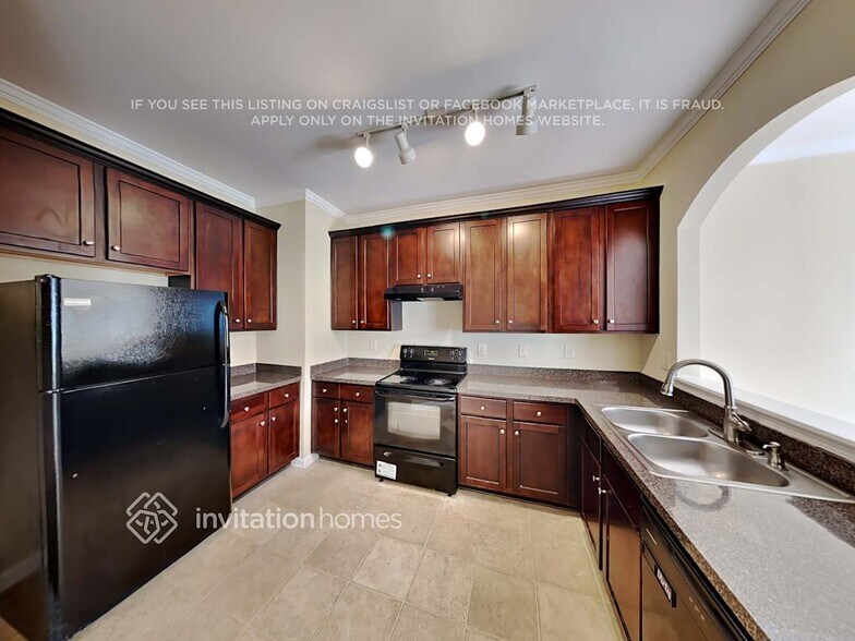 Building Photo - 8141 Brookbend Dr