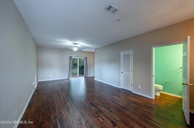 Building Photo - 807 Scrub Jay Dr
