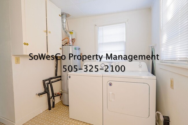 Building Photo - Charming Fully Furnished 2 Bedroom Home with Spacious Yard