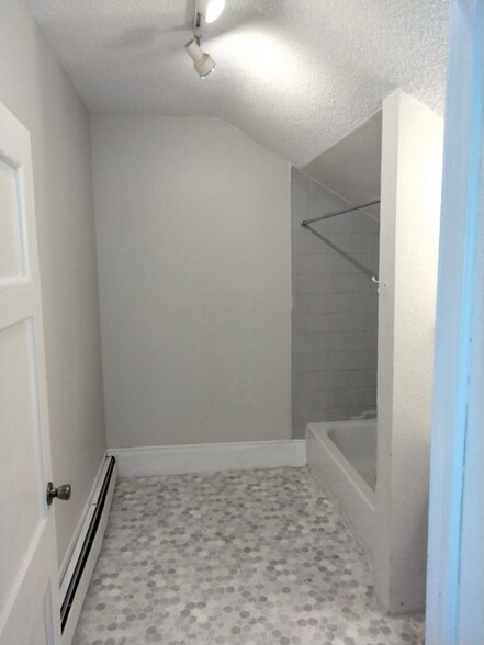 Building Photo - 17 W 27th St