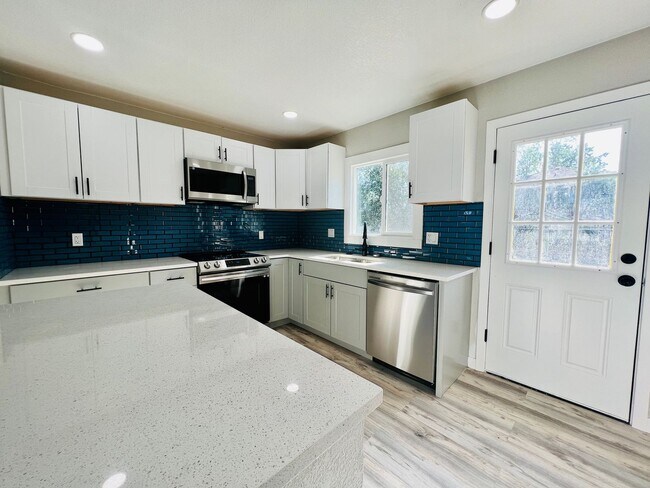 Building Photo - 702 S Wolcott Ct