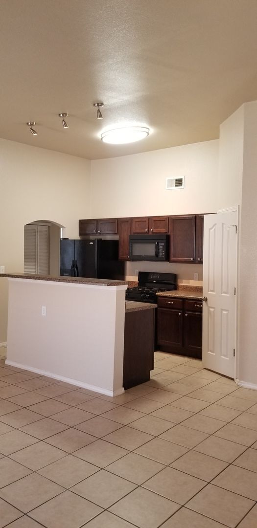 Building Photo - Charming 3 bedroom, 2 bath in Northeast El...