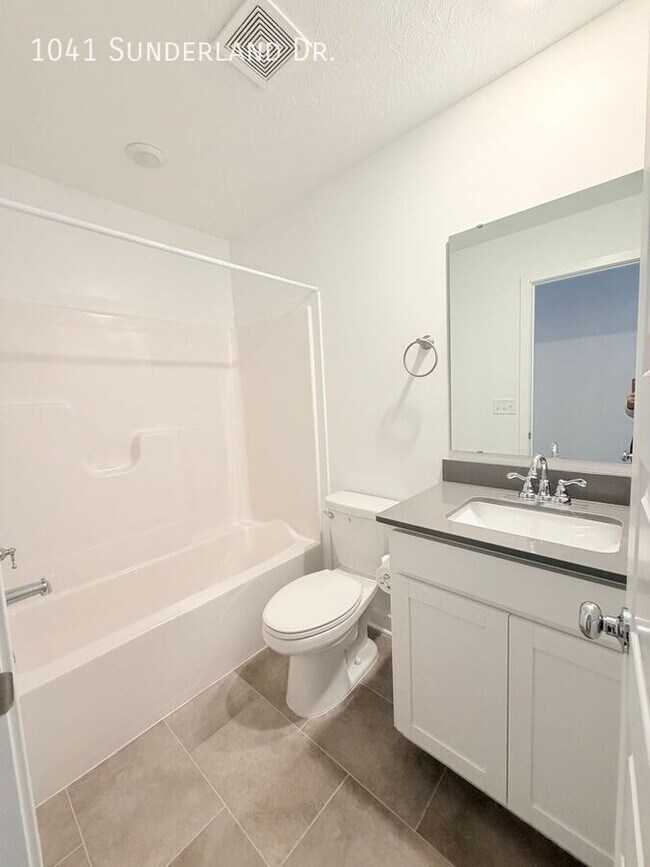 Building Photo - 1041 Sunderland Dr