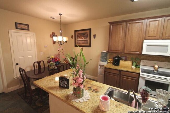 Building Photo - Pine St.