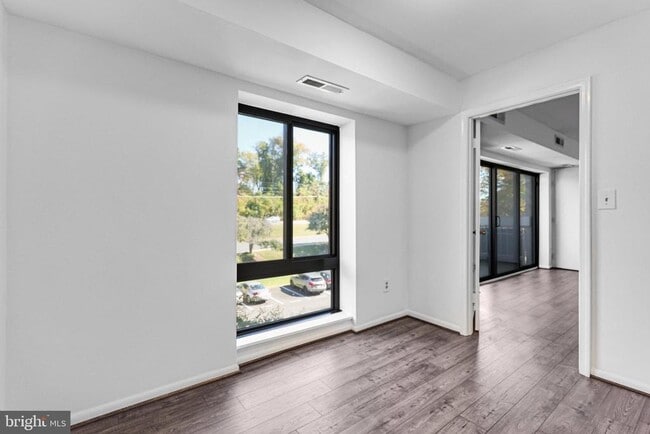 Building Photo - 6137 Leesburg Pike