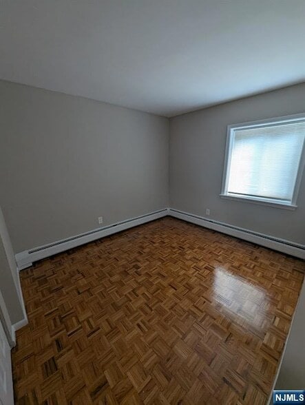 Building Photo - 40 Zabriskie St