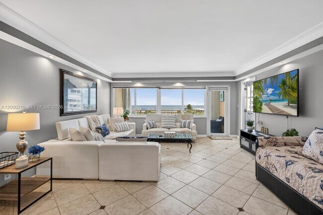 Building Photo - 328 N Ocean Blvd