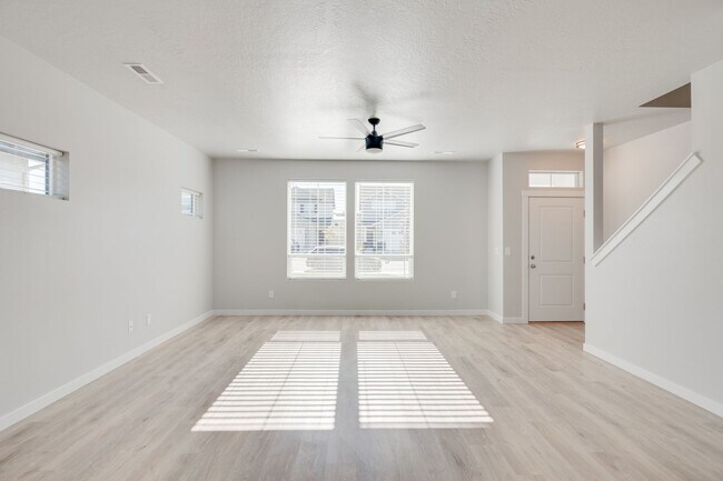 Building Photo - Baraya Townhomes: Modern Townhomes for Rent in Meridian, ID