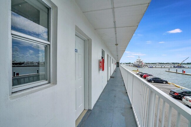 Building Photo - 4500 N Flagler Dr