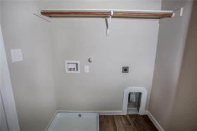 Building Photo - 143 Lakeview Ct