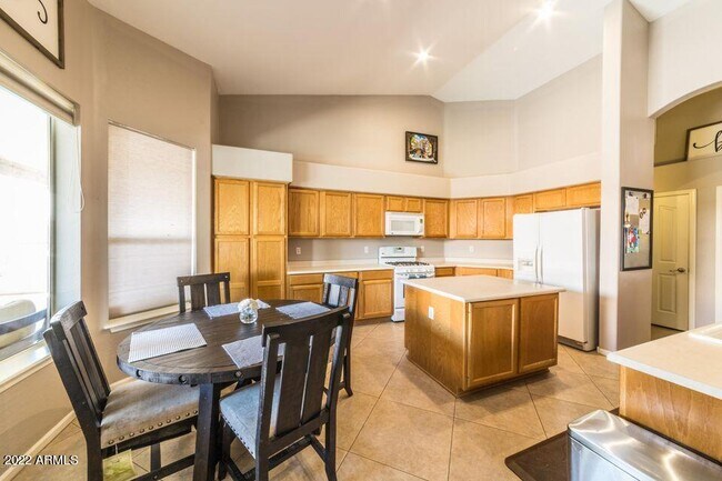 Building Photo - 13352 W Alvarado Dr