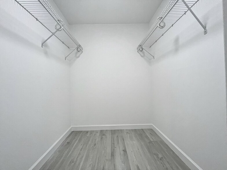 walk in master closer - 5700 NW 2nd Ave