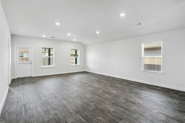 Building Photo - 605 Jane Long Dr