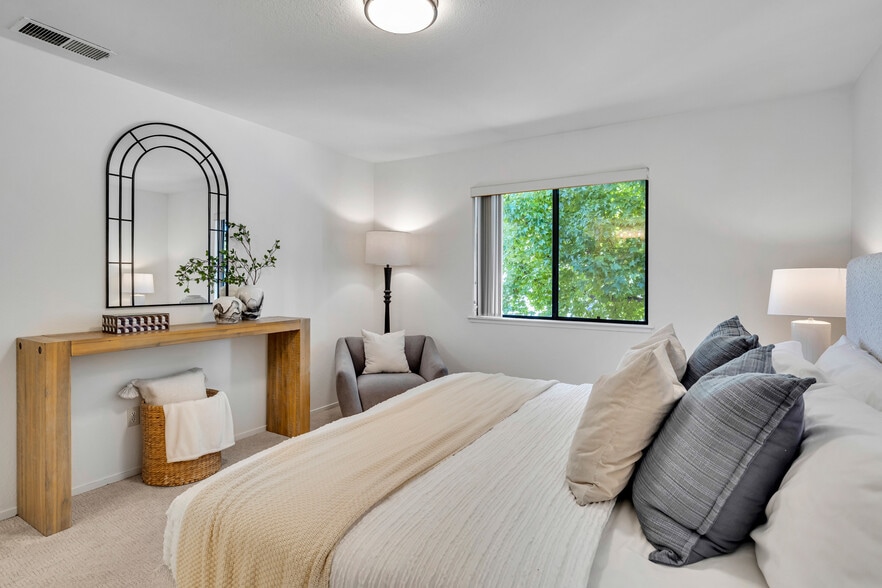 Building Photo - 39751 Bissy Cmn