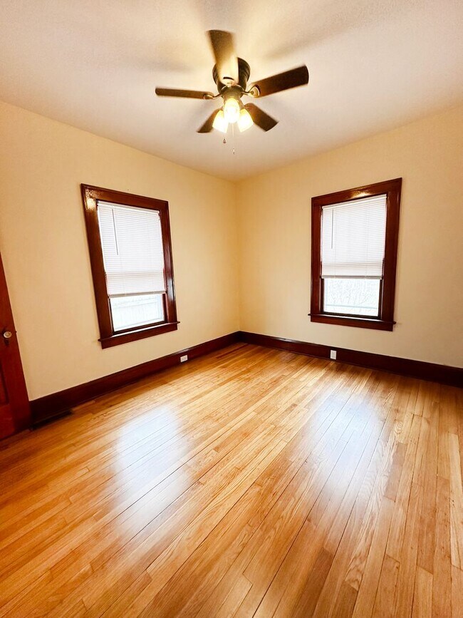 Building Photo - 44 Drew St