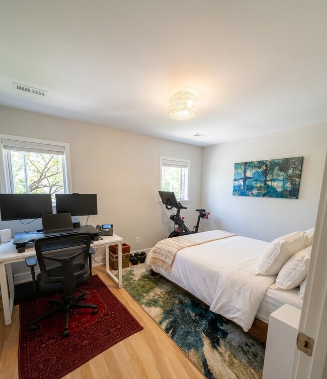 Building Photo - 1733 W Crystal St