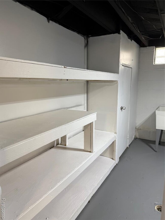 Building Photo - 2729 Kipling Ave