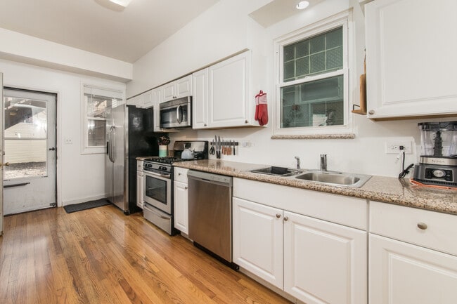 Building Photo - 1249 N Cleaver St