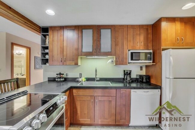 Building Photo - Winter Rental- 2 Bed/2 Bath, renovated con...