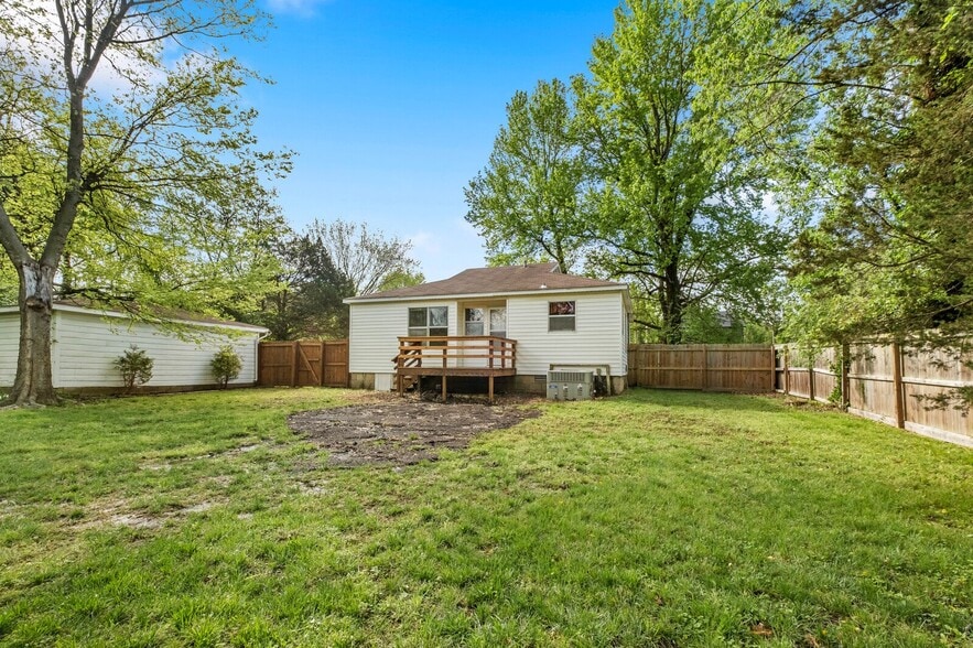 Building Photo - 2228 W Wedington Dr