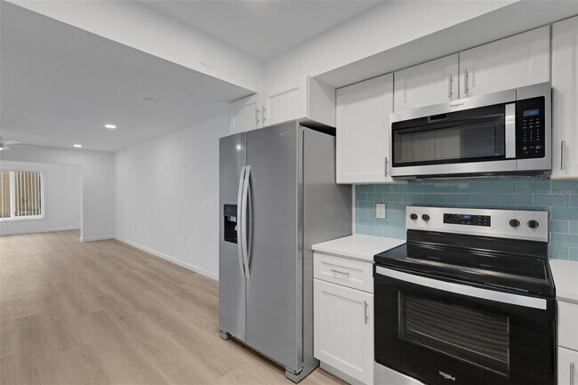 Building Photo - 2826 W Rainbow Cir