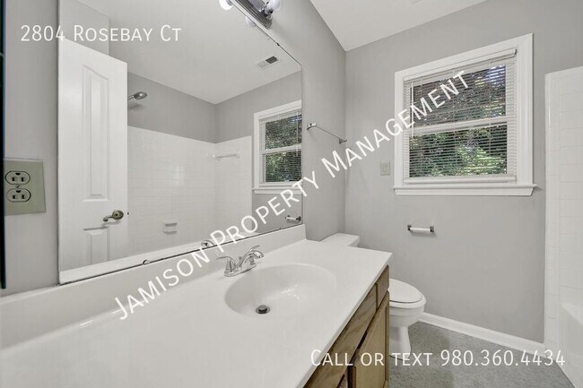 Building Photo - 2804 Rosebay Ct