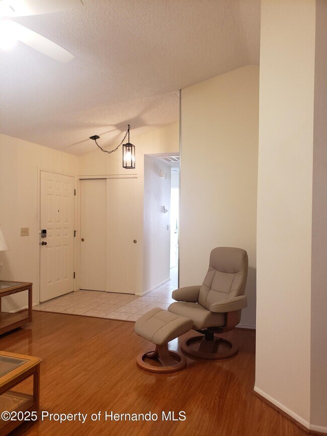 Building Photo - 7431 Flyway Dr