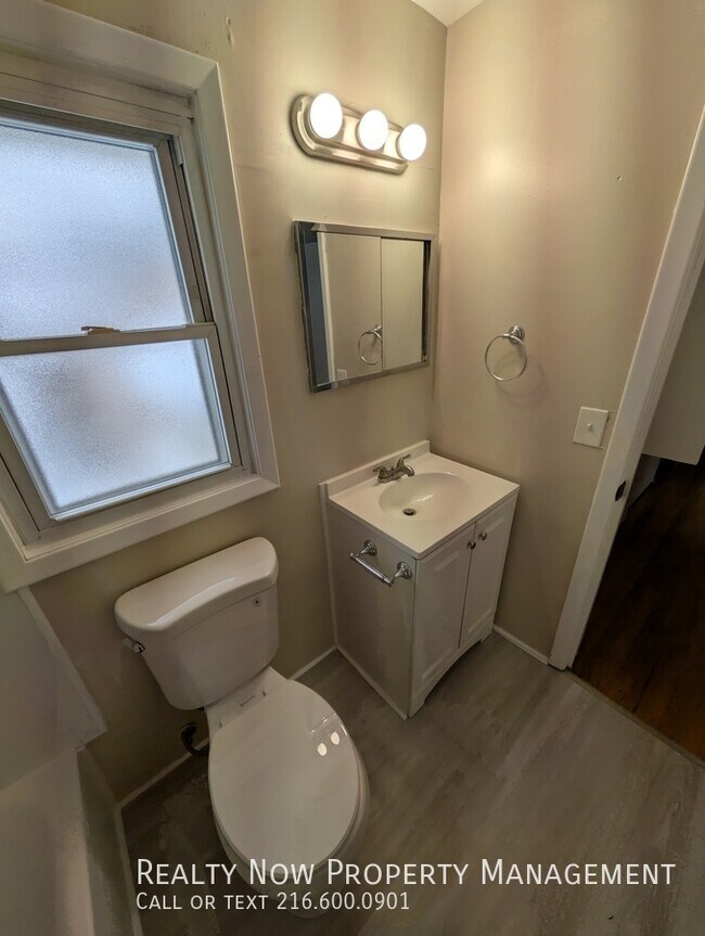 Building Photo - 12517 Park Knoll Dr