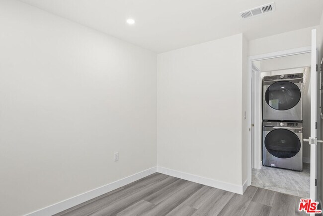 Building Photo - 16042 Knapp St