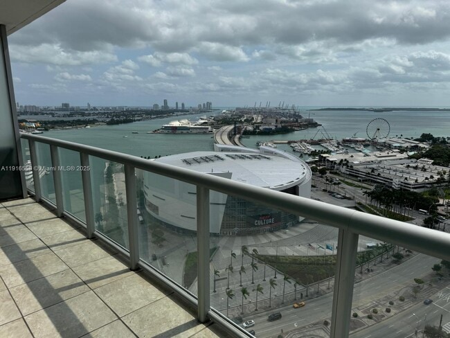 Primary Photo - 888 Biscayne Blvd