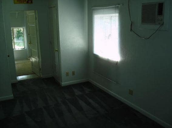 Building Photo - 825 Harris Ave