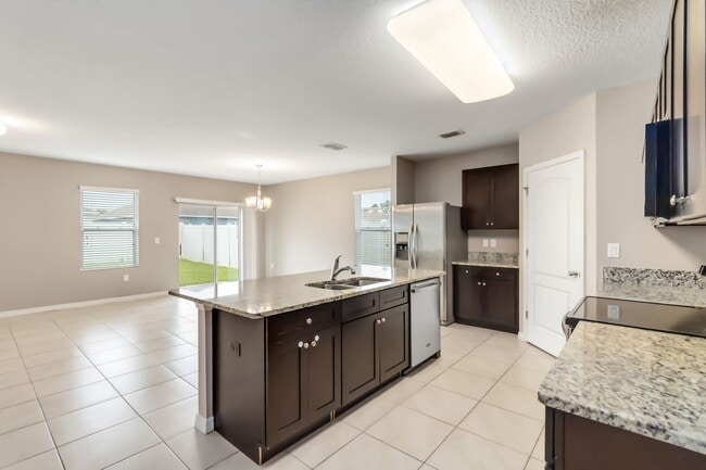 Building Photo - Beautiful 4/2 Energy Efficient Home in St. Cloud w/ Fully Fenced Yard