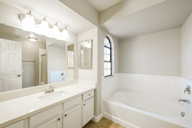 Building Photo - 405 Tobler Dr