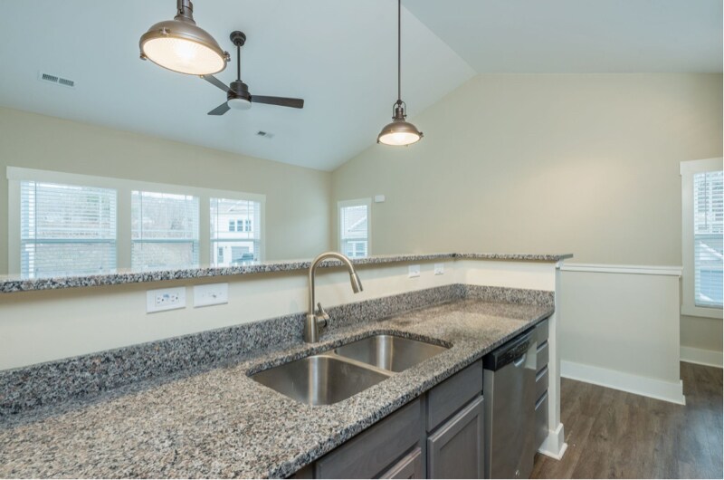 Building Photo - 32 Plant Pl