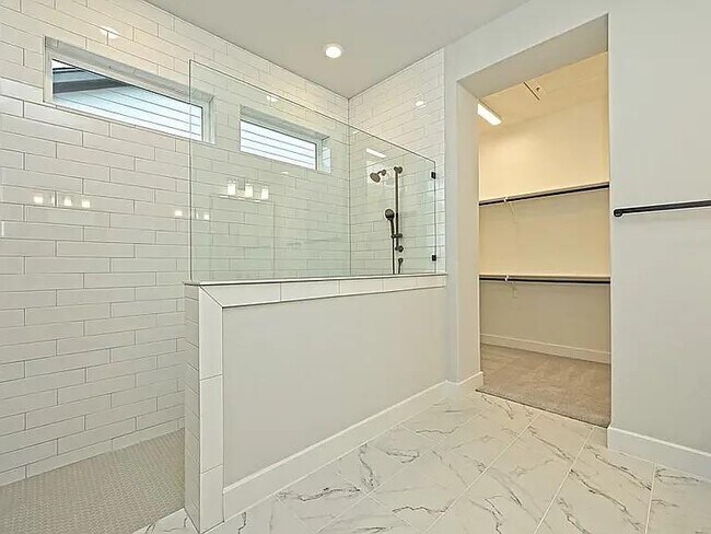 Building Photo - 5806 Rangeland Rd