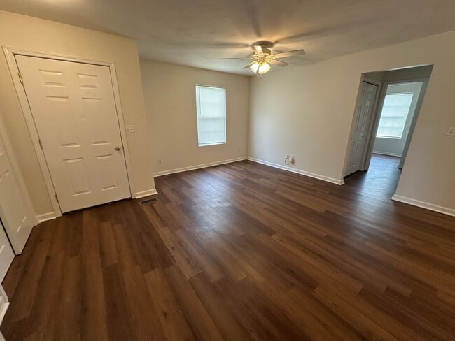 Building Photo - 1651 W Kole Dr