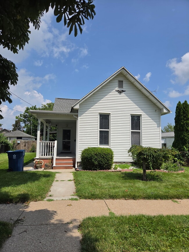 Building Photo - 811 2nd St