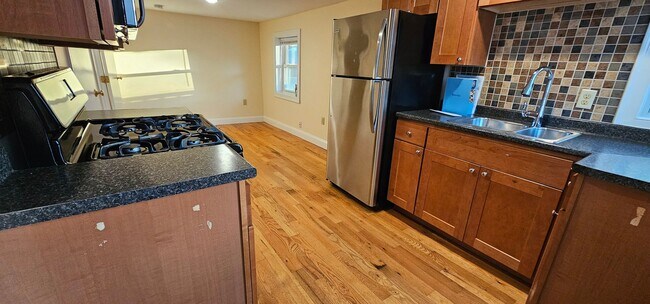 Primary Photo - 153 North St