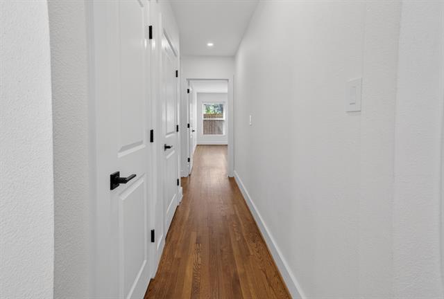 Building Photo - 2560 Rogers Ave